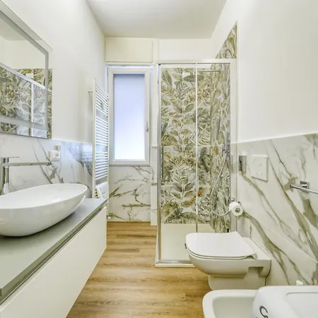 Casa Ginevra - Modern Design, King Bed & Terrace شقة كومو