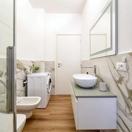 Casa Ginevra - Modern Design, King Bed & Terrace كومو