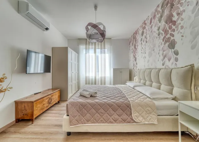 Casa Ginevra - Modern Design, King Bed & Terrace Como